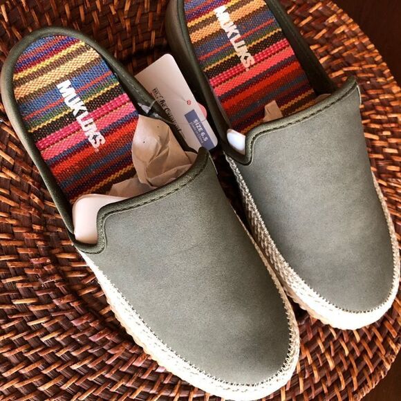MUK LUKS - 🎉HP🎉 L Sz 6.5 Green Street Kings Highway Faux Leather Clogs. NWTIB! - Picture 9 of 16